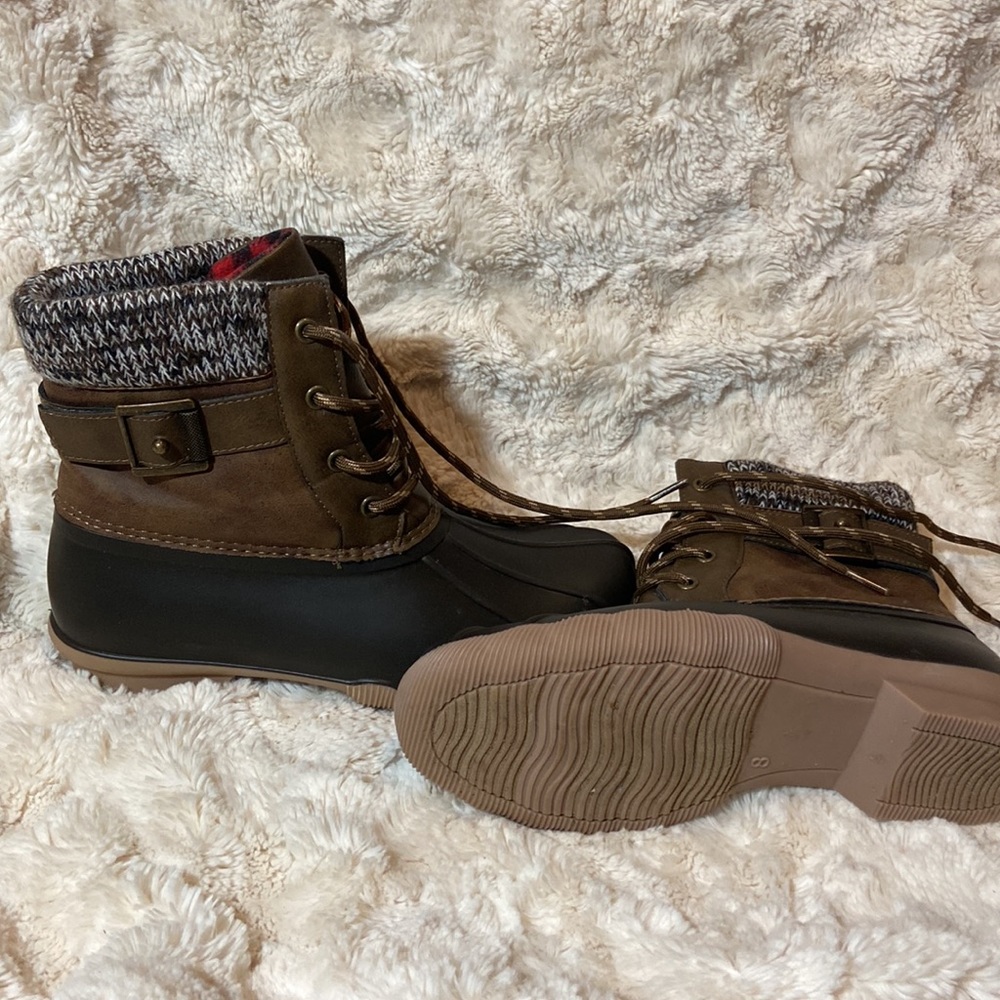 Maurice’s June Knit Collar Duck Lace Up Duck Boot